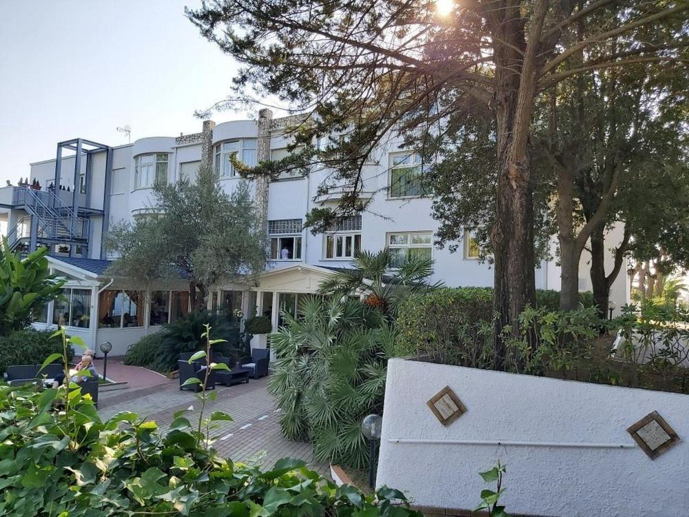 Capo Circeo Beach Resort Spa Fronte Mare Сан Феличе Чирчео Екстериор снимка