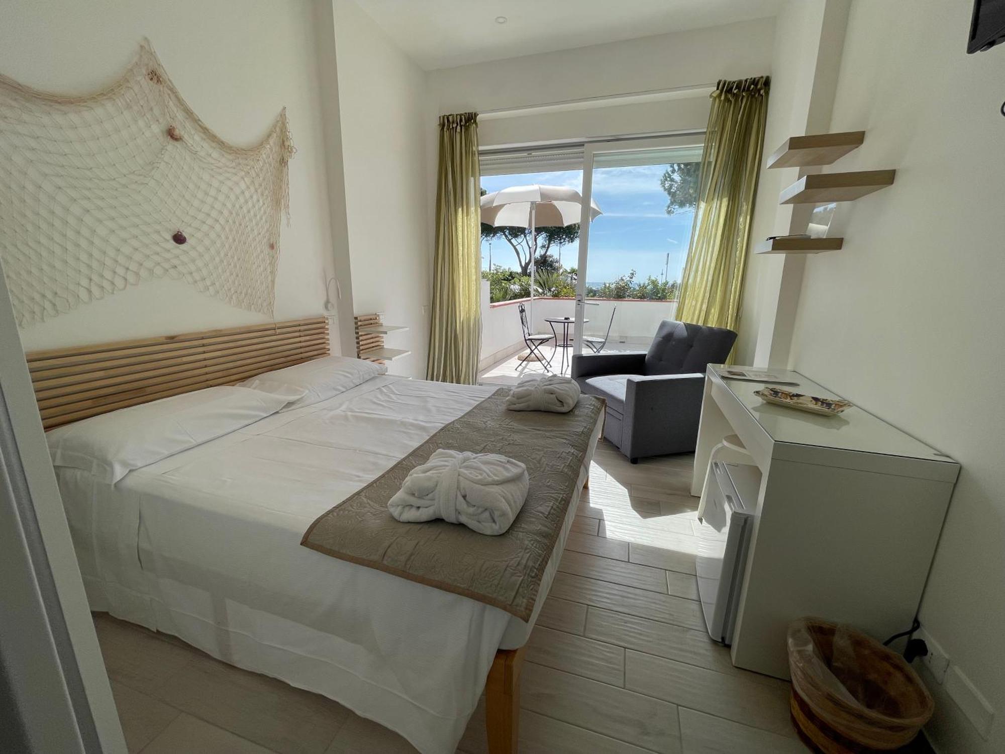 Capo Circeo Beach Resort Spa Fronte Mare Сан Феличе Чирчео Екстериор снимка