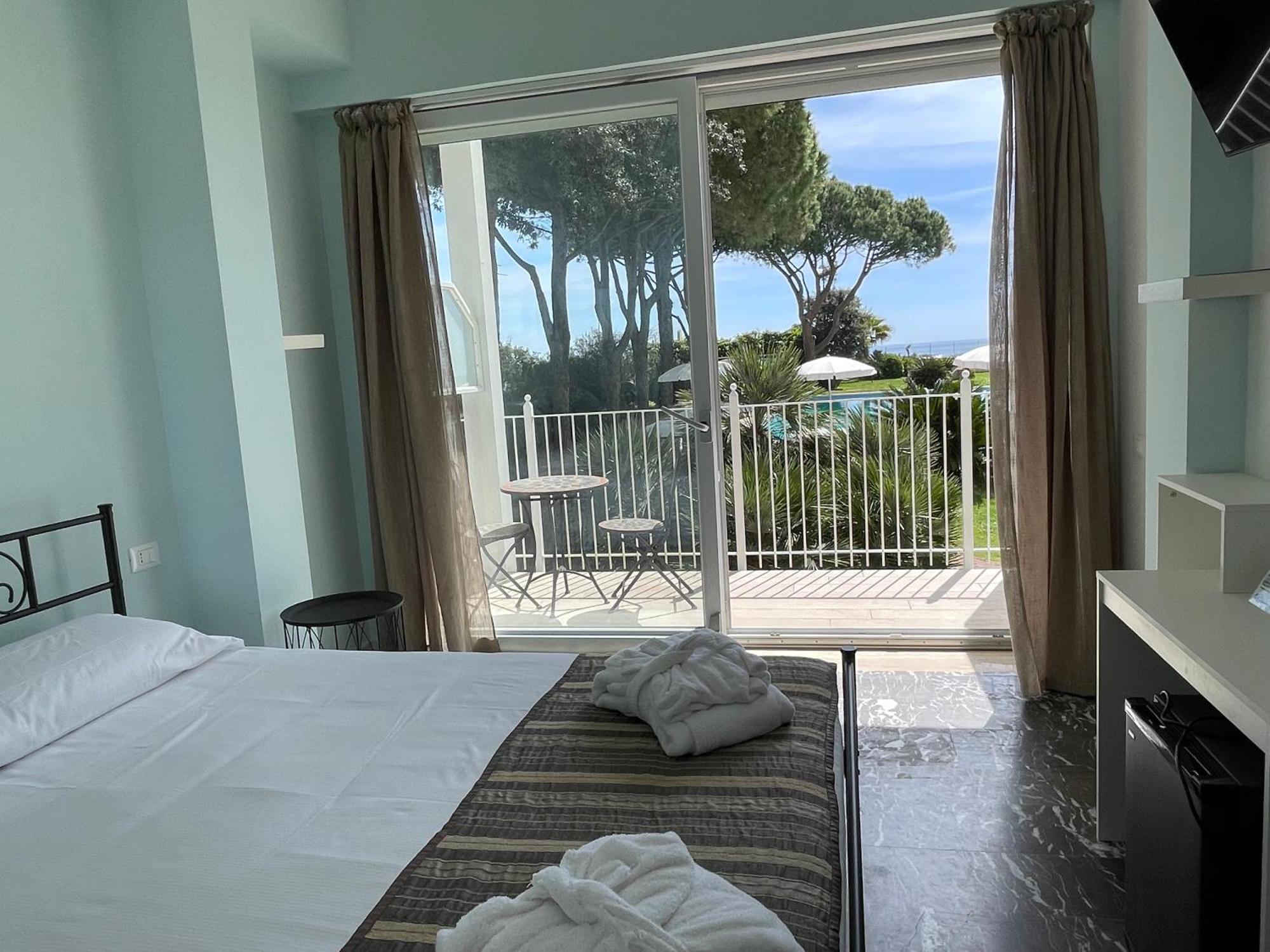 Capo Circeo Beach Resort Spa Fronte Mare Сан Феличе Чирчео Екстериор снимка