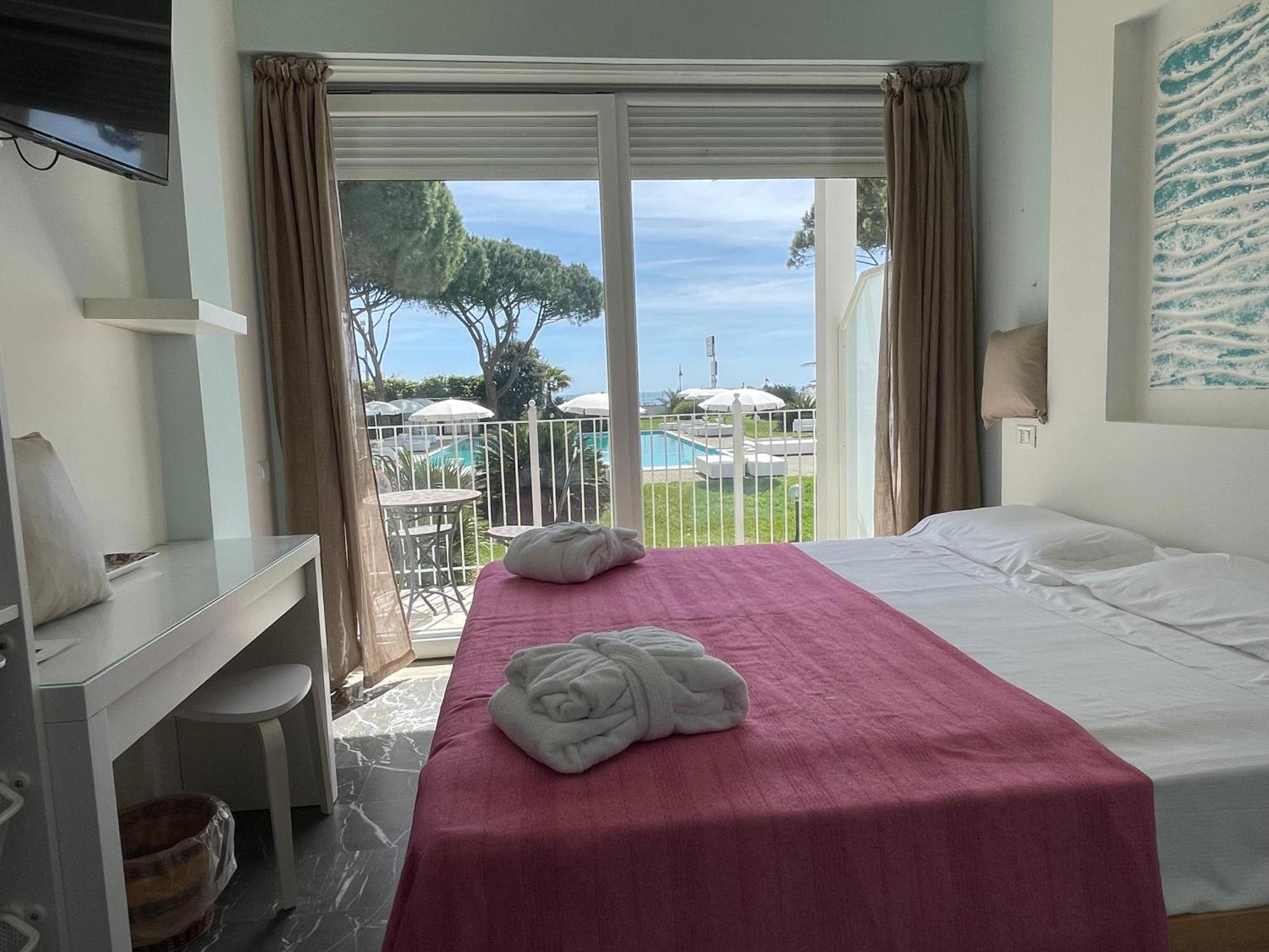 Capo Circeo Beach Resort Spa Fronte Mare Сан Феличе Чирчео Екстериор снимка
